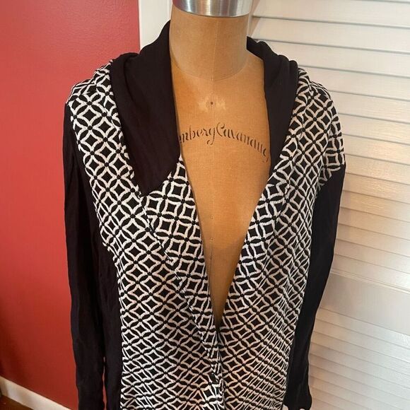 ZENERGY BY CHICO’S | black & white hooded stretchy sweater jacket size 3 or L - Picture 2 of 6